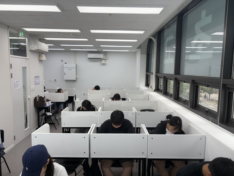 와튼 칸막이 자습실 — 시험 대비 집중 학습