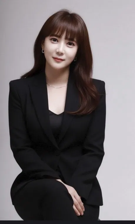 Vivian Lee, Principal